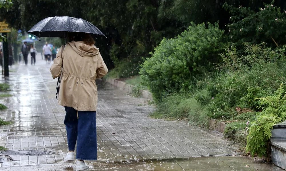 Βροχερός o καιρός μέχρι το μεσημέρι - Νέα πτώση της θερμοκρασίας